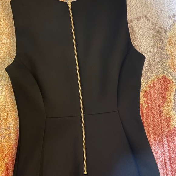 Calvin Klein Black and Floral Dress. Size 6 - Picture 4 of 7